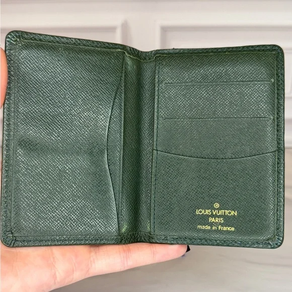 Louis Vuitton Taiga Leather Pocket Organizer – GreenVery Good Condition